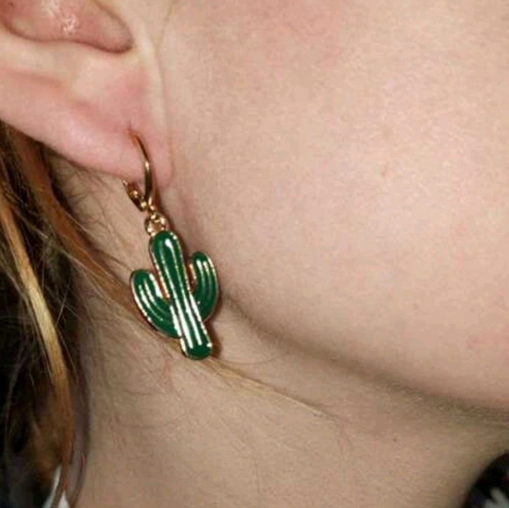 💖 2/$30 Western cactus dainty small earrings - Picture 10 of 11